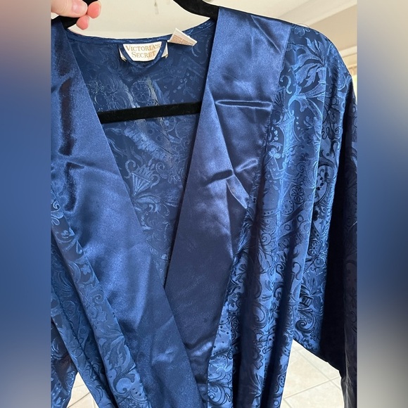 Victoria's Secret Other - Victoria's Secret Gold Label Floral Pattern Kimono